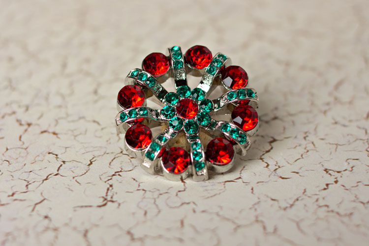 Lisa - Red/Green Rhinestone Button