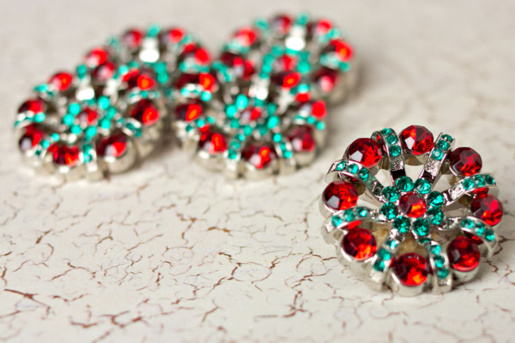 Lisa - Red/Green Rhinestone Button