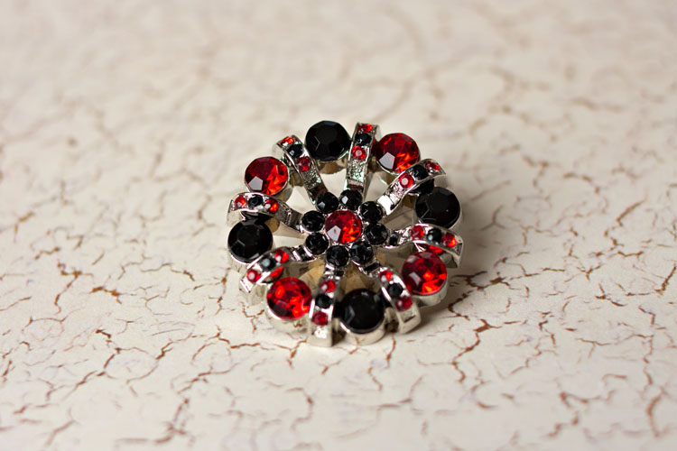 Lisa - Red/Black Rhinestone Button