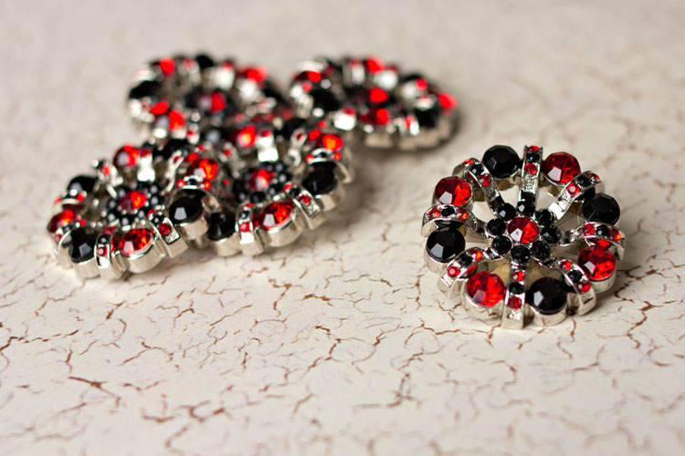 Lisa - Red/Black Rhinestone Button