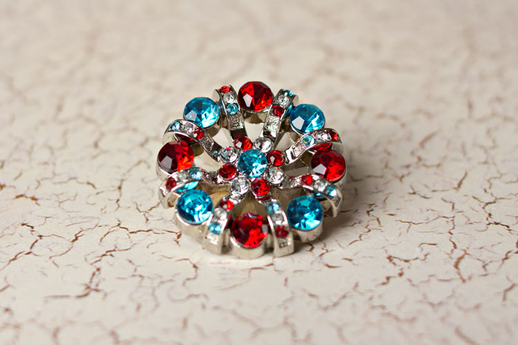 Lisa - Turquoise/Red Rhinestone Button