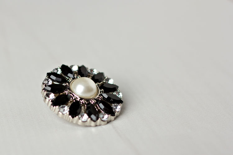 Amy - White Pearl/Black Rhinestone Button